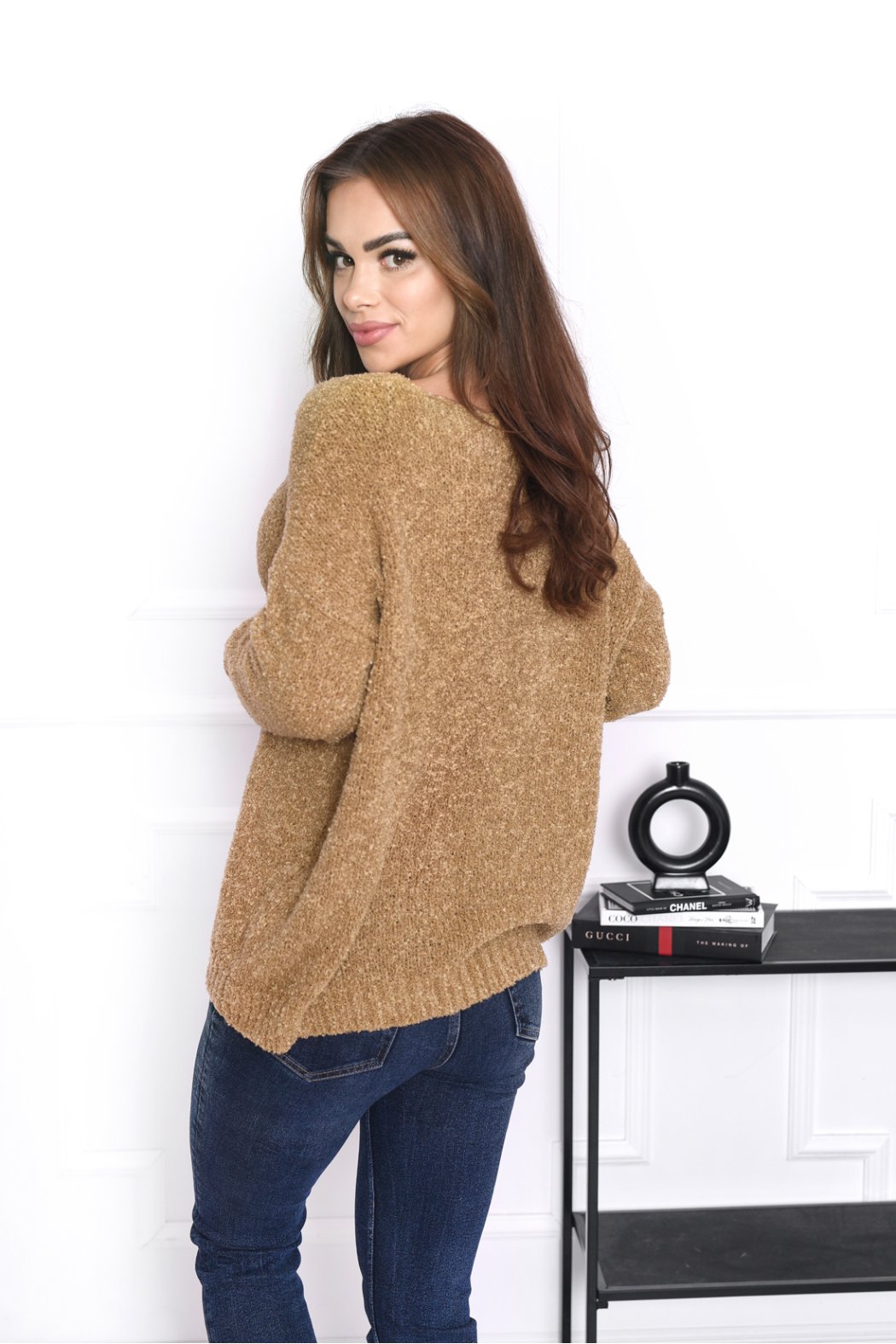 SWETER DAMSKI Z DEKOLTEM W...