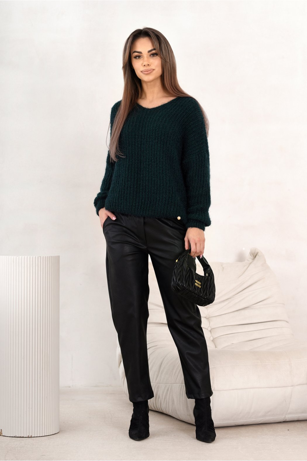 SWETER DAMSKI Z DEKOLTEM W SEREK TONNA