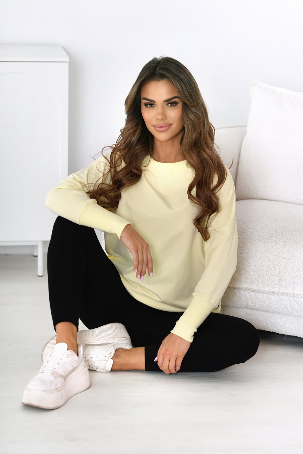 BLUZA DAMSKA Z ROZCIĘCIAMI...