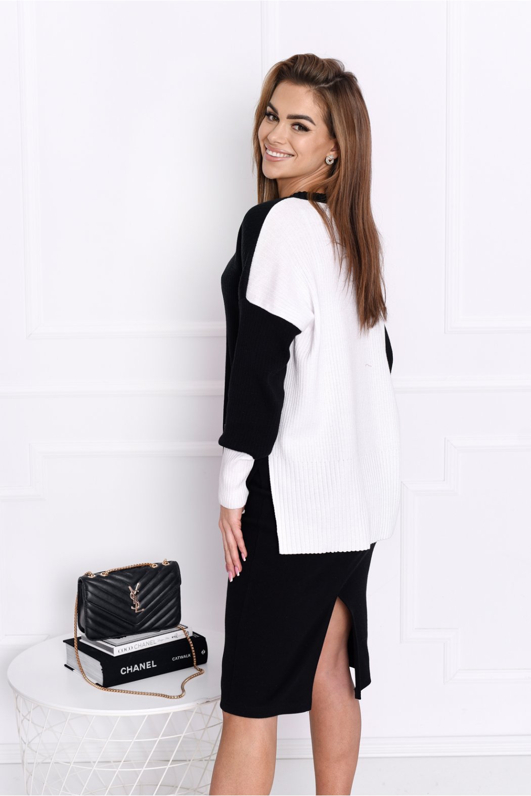 SWETER DAMSKI Z DŁUGIM...