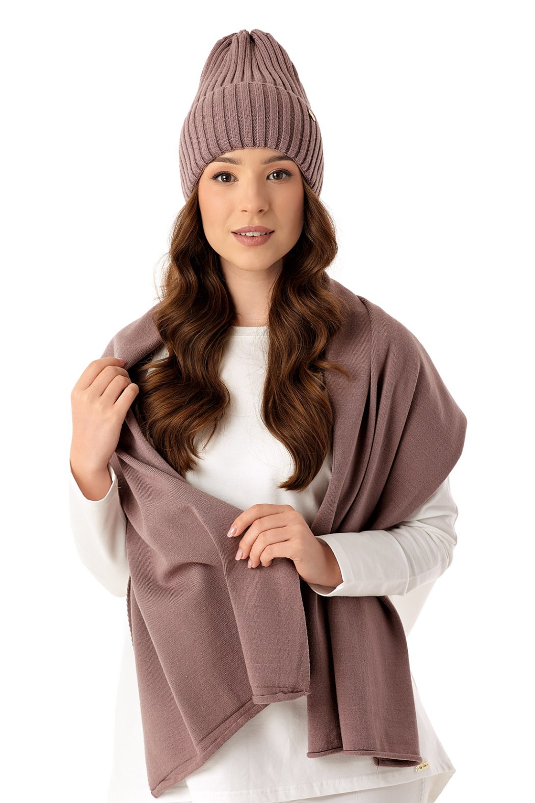 CZAPKA DAMSKA Z WYWINIĘCIEM...