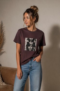 BAWEŁNIANY T-SHIRT Z NADRUKIEM SECRET