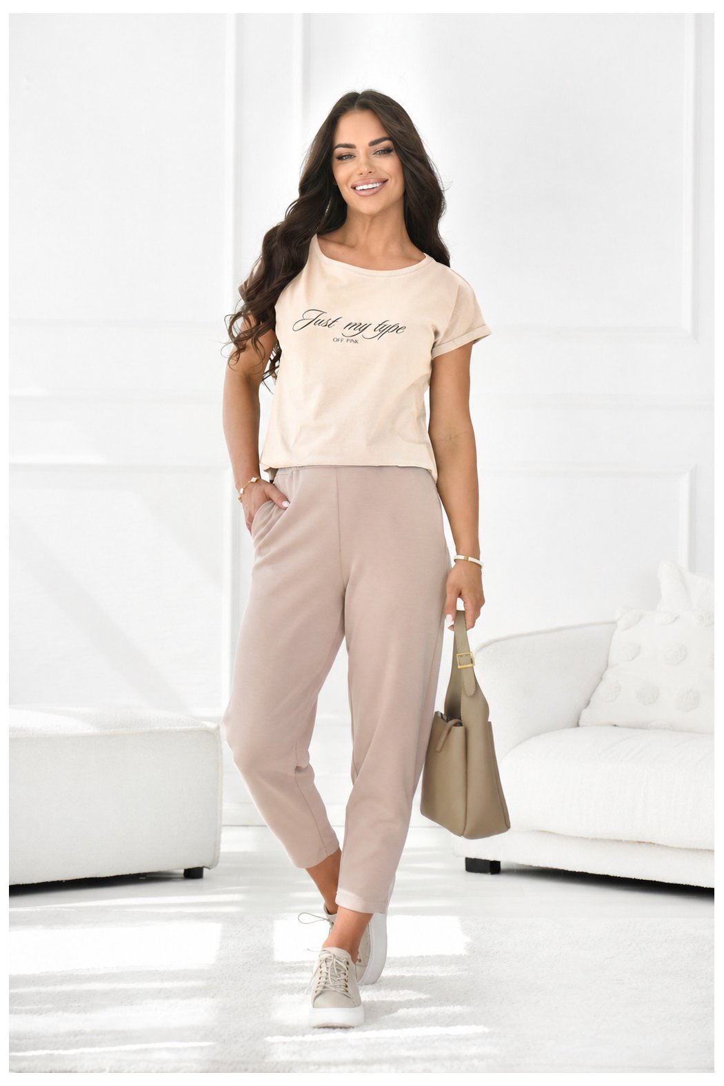 T-SHIRT Z NADRUKIEM MUZA