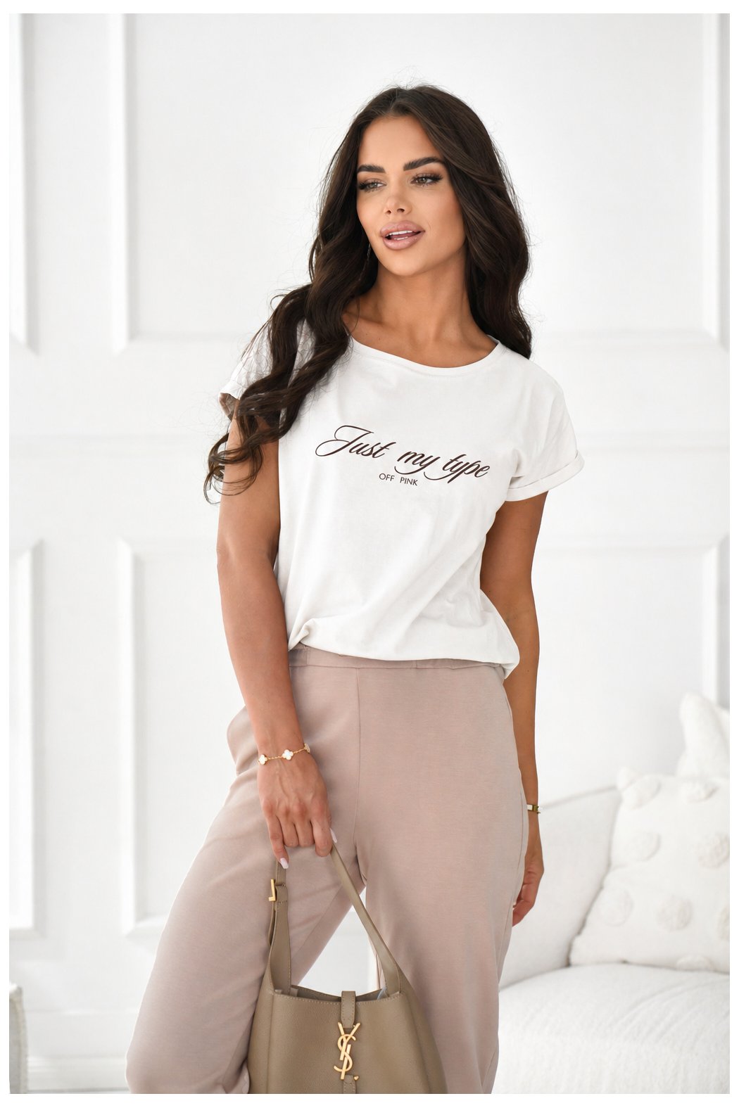 T-SHIRT Z NADRUKIEM MUZA