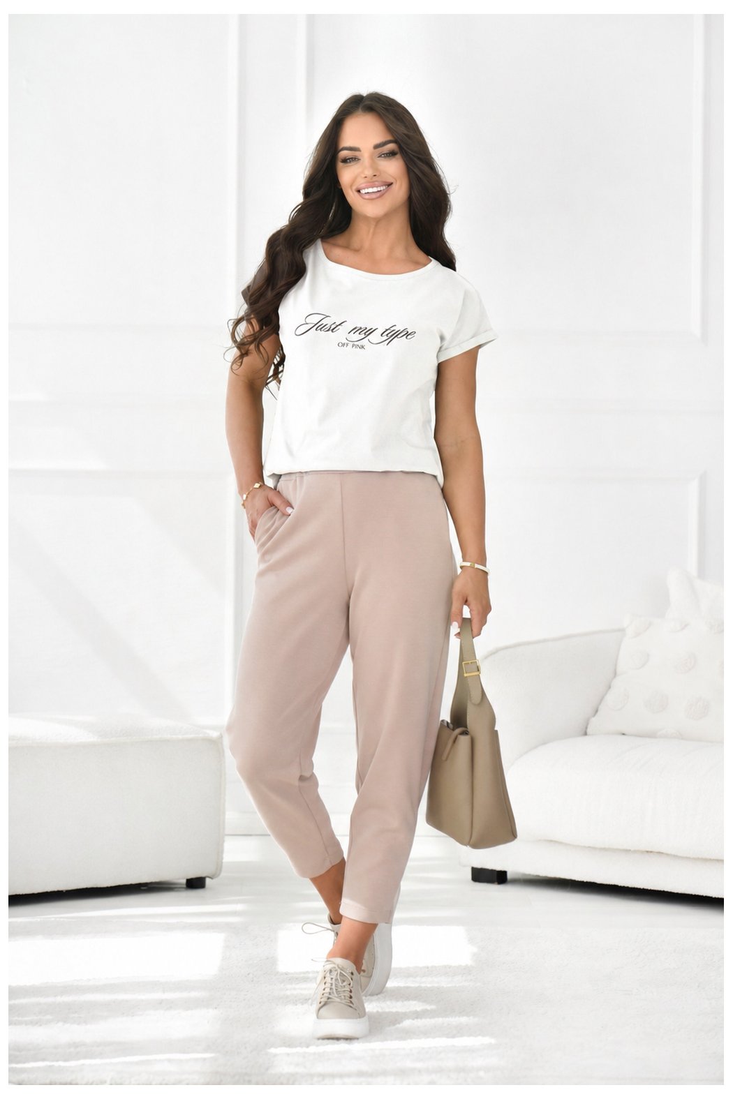 T-SHIRT Z NADRUKIEM MUZA