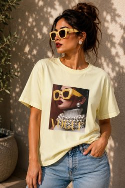 T-SHIRT Z NADRUKIEM VOUGE