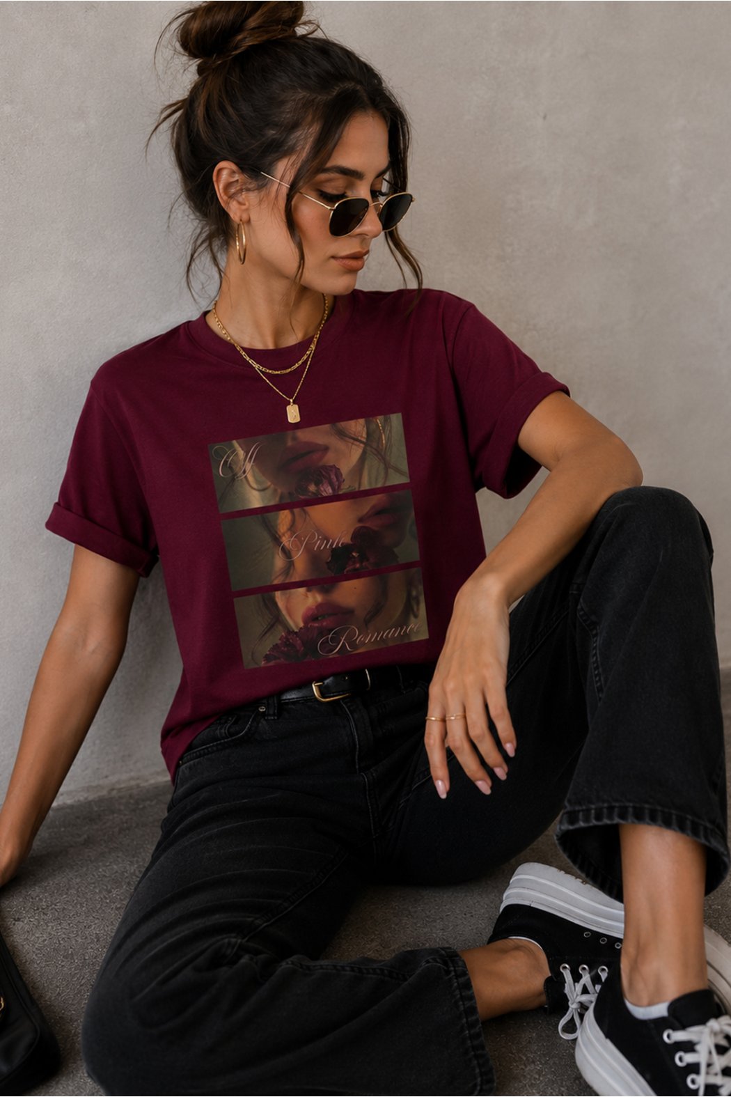 T-SHIRT Z NADRUKIEM ROMANCE