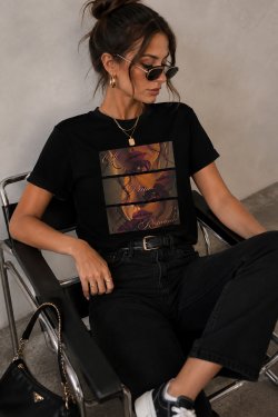 T-SHIRT Z NADRUKIEM ROMANCE