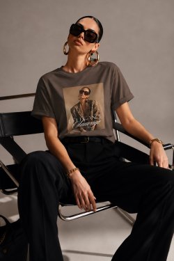 T-SHIRT Z NADRUKIEM ELEGANZA