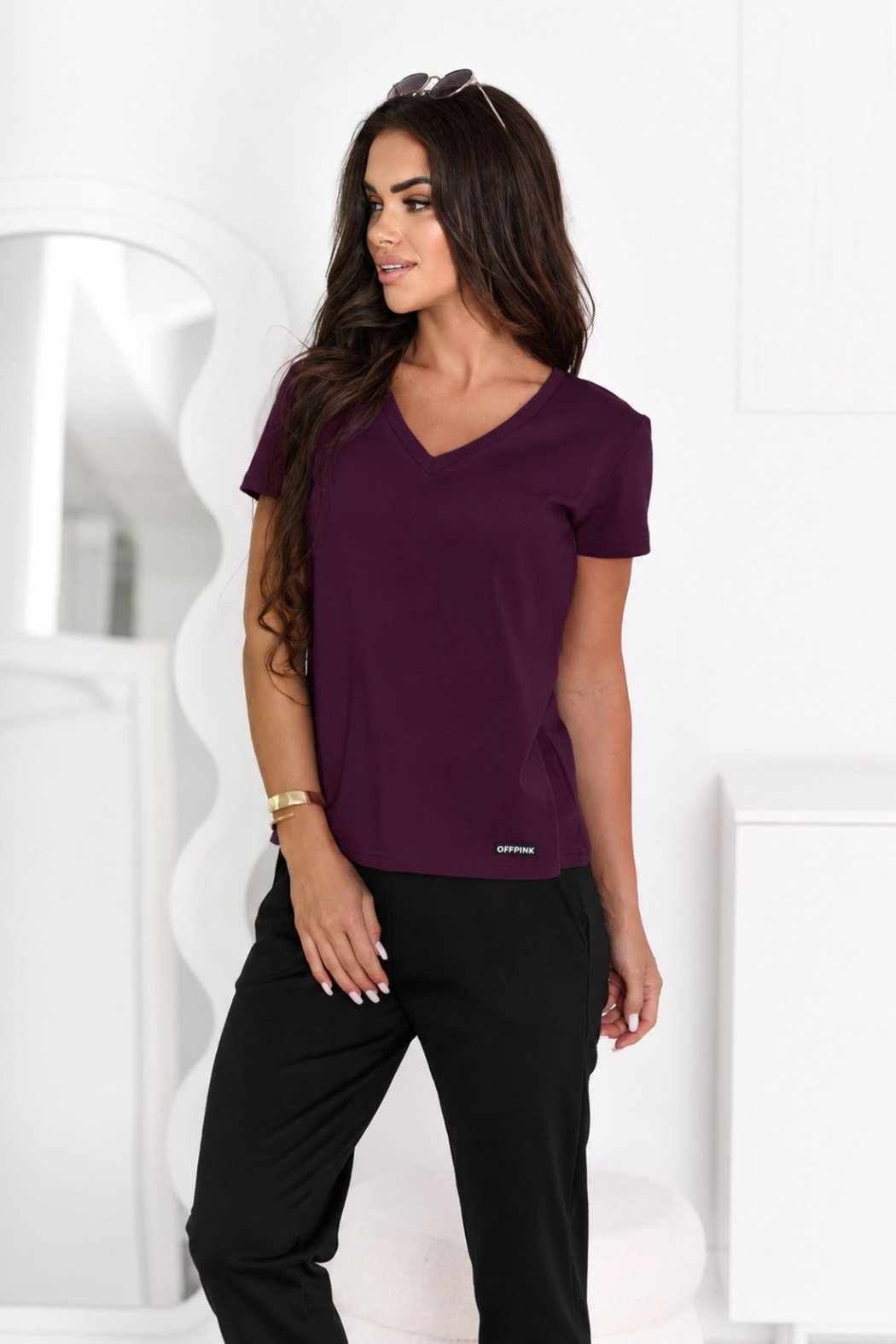 T-SHIRT DAMSKI Z DEKOLTEM W SEREK